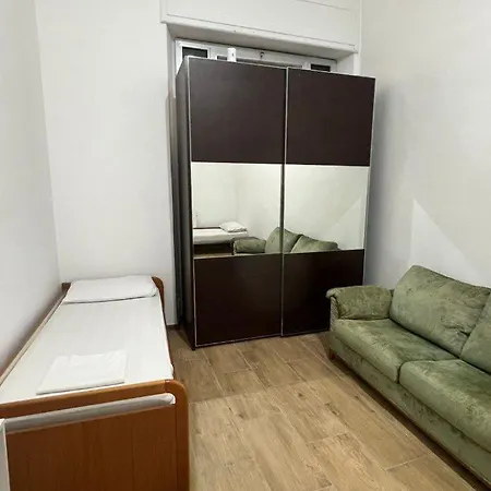 Hostel Parisa *